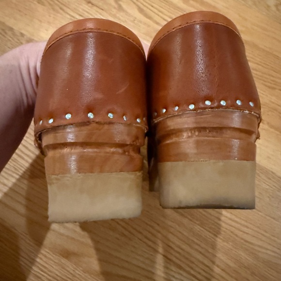 Stylish Tan Leather Mules - Picture 3 of 7